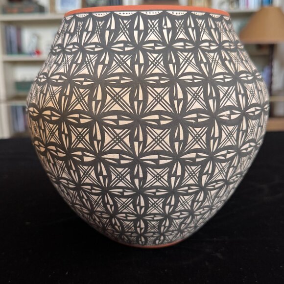 Acoma Pueblo Pottery Jar 7” x 7” Signed L. Antonio — Fine-Line Star/Snow Pattern - Picture 2 of 10